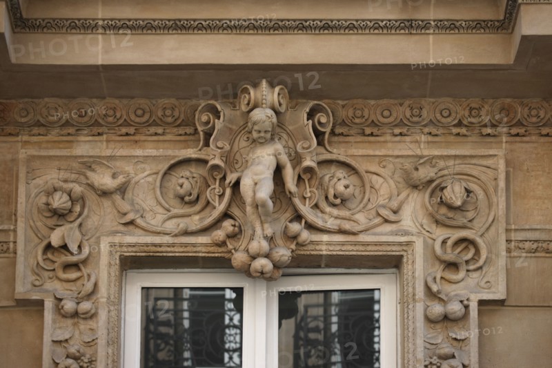 France, ile de france, paris 9e arrondissement,  9 rue victor masse, facade d'immeuble, detail

Date : 2011-2012