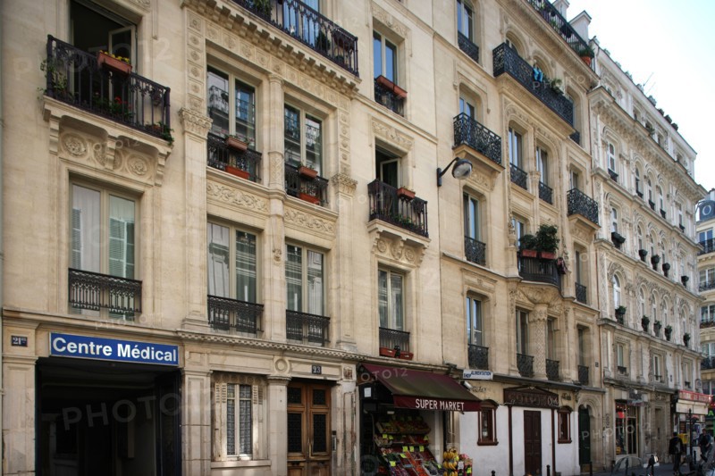 France, ile de france, paris 9e arrondissement, 21bis au 27 rue victor masse, immeuble neo renaissance, decor, facade, face a l'avenue frochot

Date : 2011-2012