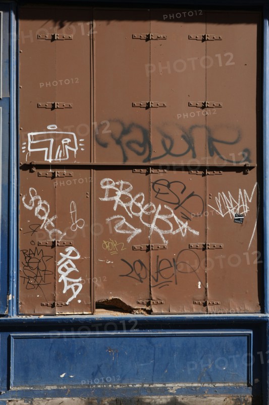 France, ile de france, paris 10e arrondissement, rue des deux gares, detail porte

Date : 2011-2012