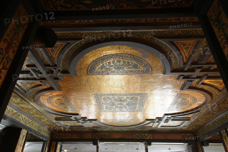 France, ile de france, paris 10e arrondissement, 34 boulevard de bonne nouvelle, restaurant, delaville cafe, salle et plafond 19e siecle

Date : 2011-2012