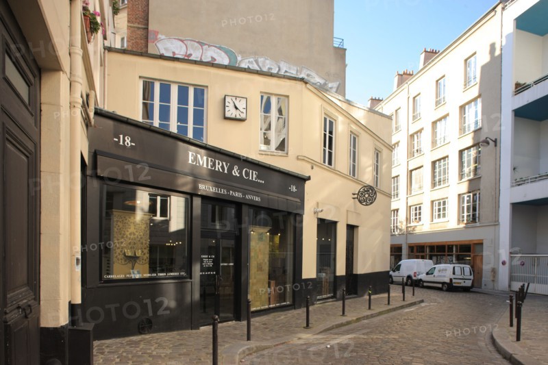France, ile de france, paris, 11e arrondissement, 18 passage de la main d'or, magasin triangulaire, angle

Date : 2011-2012
