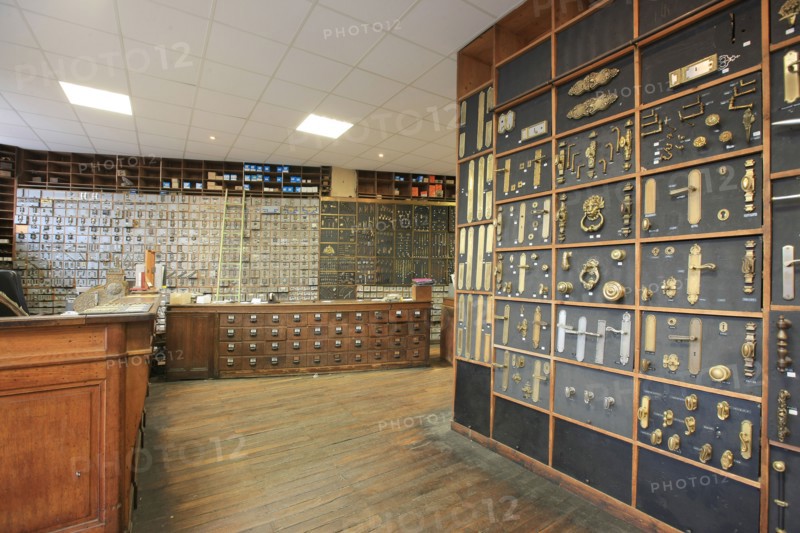 France, ile de france, paris 11e arrondissement, 11bis rue faidherbe, quincaillerie au progres, ameublement, serrures et autre elements de mobilier

Date : 2011-2012