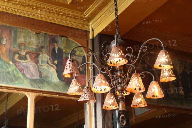 France, ile de france, paris 11e arrondissement, 109 rue oberkampf, cafe charbon, deco, luminaires, bar, restaurant

Date : 2011-2012