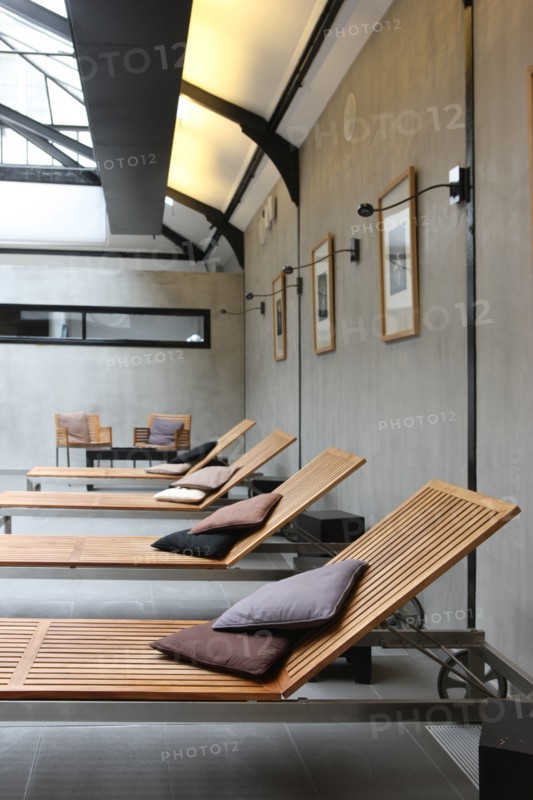 France, ile de france, paris 11e arrondissement, 64 rue de la folie mericourt, spa urbain, l'echappee, bassin, transats, detente

Date : 2011-2012