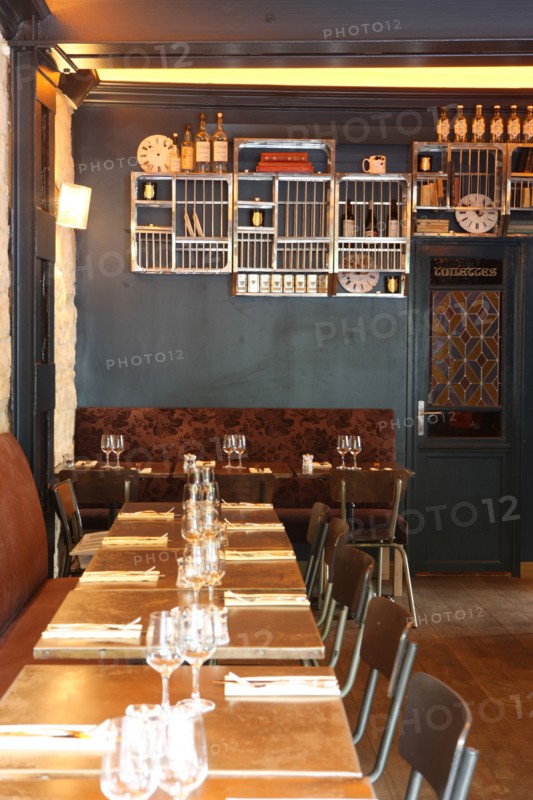 France, ile de france, paris 11e arrondissement, 4 rue jean pierre timbaud, restaurant chez moustache, deco, gastronomie

Date : 2011-2012