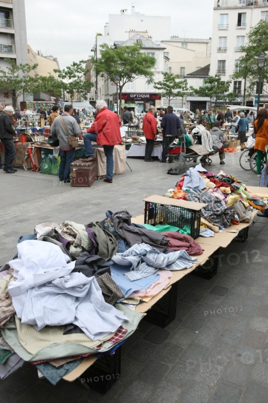 France, ile de france, paris, 12e arrondissement , rue et place d'aligre, marche, fripes et vetements

Date : 2011-2012