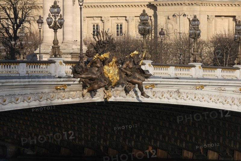 France, ile de france, paris 7e-16e arrondissement, pont alexandre III, seine, sculpture, statue, groupe central,