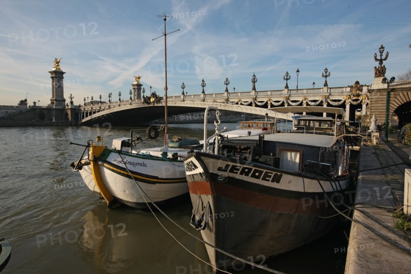 France, ile de france, paris 7e-16e arrondissement, pont alexandre III, seine, peniche, port, quai,