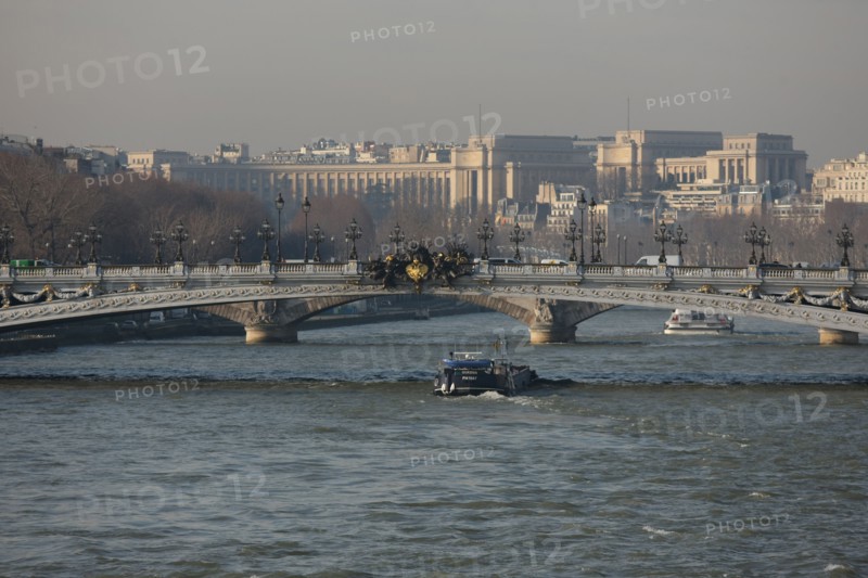 France, ile de france, paris 7e-16e arrondissement,  pont alexandre III, seine, peniche, palais de chaillot,
