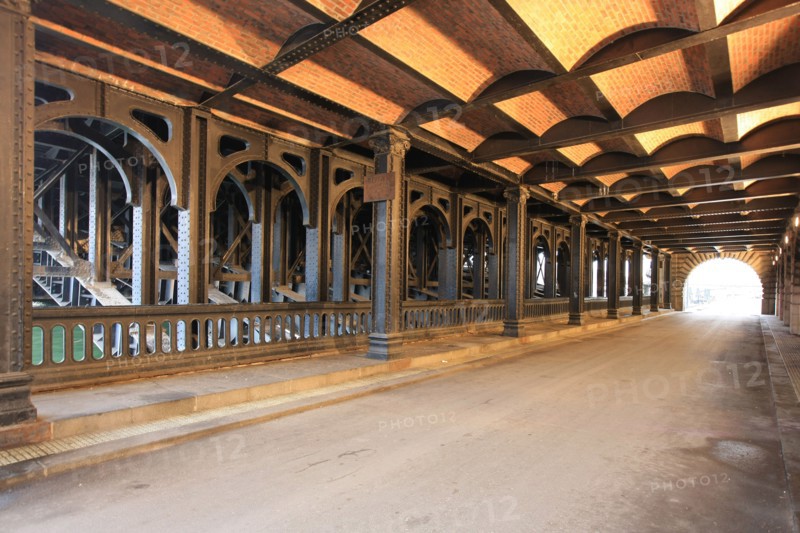 France, ile de france, paris 8e arrondissement, sous le pont alexandre III, poutrelles et rivets, ateliers fives lille, 1905,