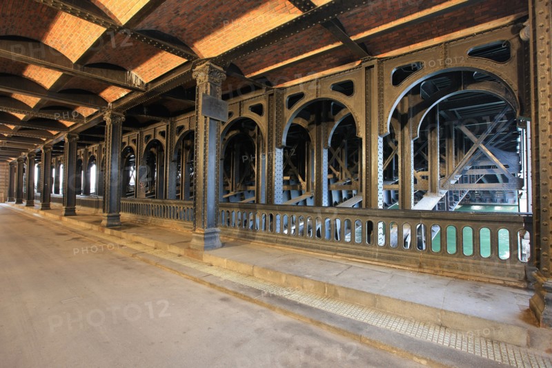 France, ile de france, paris 8e arrondissement, sous le pont alexandre III, poutrelles et rivets, ateliers fives lille, 1905,