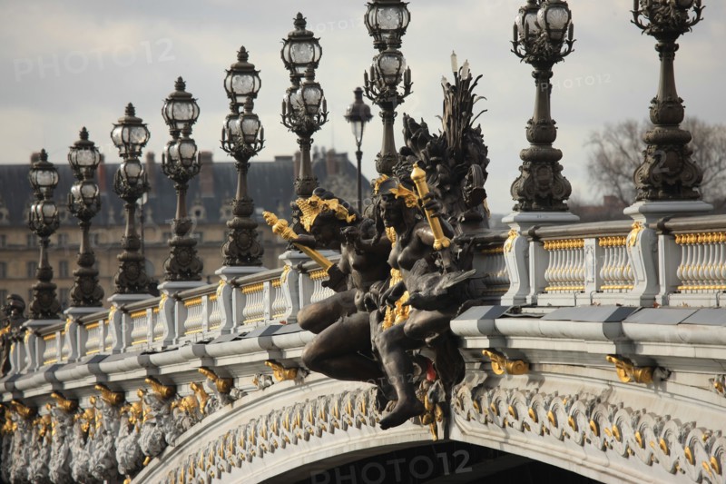 France, ile de france, paris 7e-8e arrondissement, seine, pont alexandre III, Nymphes de la Neva (vers 1900), sculpteur Georges Recipon (1860-1920)