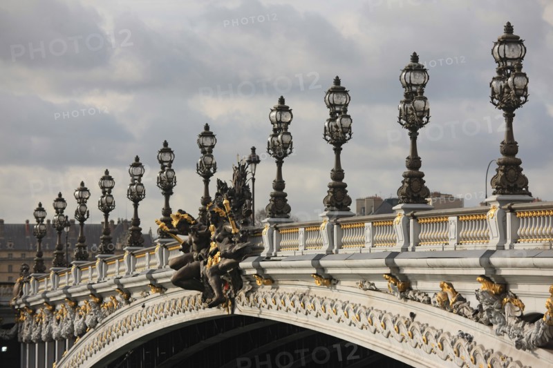 France, ile de france, paris 7e-8e arrondissement, seine, pont alexandre III, Nymphes de la Neva (vers 1900), sculpteur Georges Recipon (1860-1920)