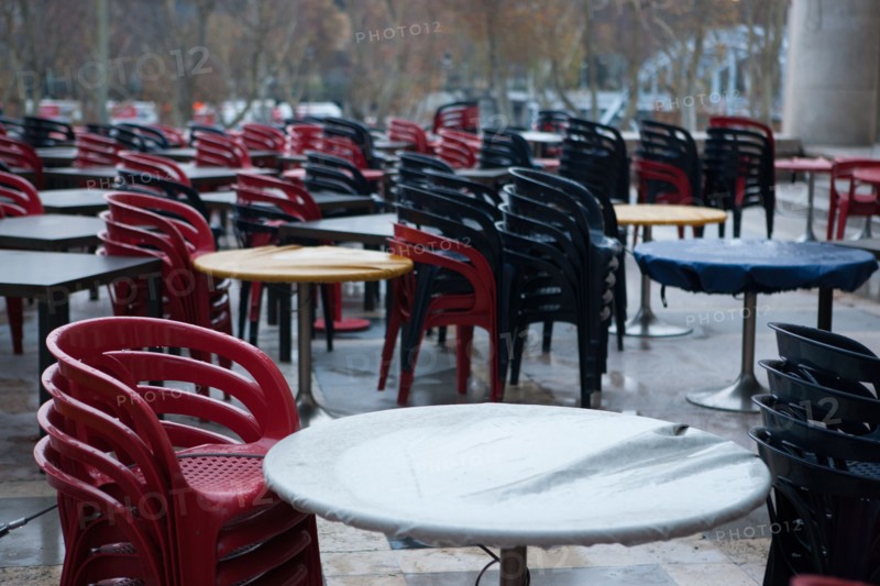 france, region ile de france, paris 16e arrondissement, avenue du president wilson, palais de tokyo, fermeture, terrasse non installee, matin,