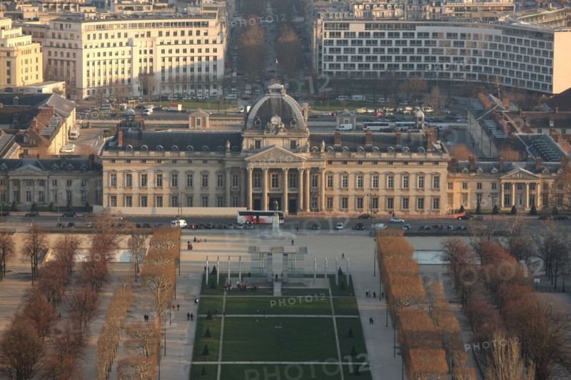 France, ile de france, paris 7e arrondissement, tour eiffel, vue depuis le 2e etage, vers le champ de mars, ecole militaire