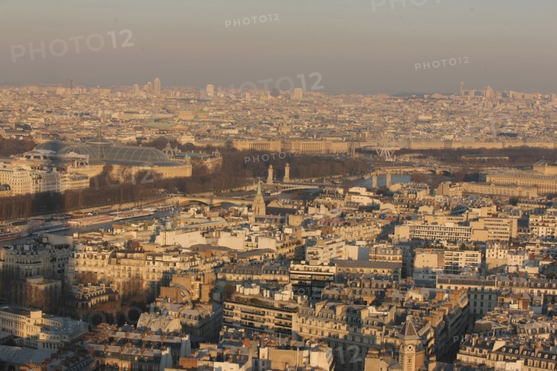 France, ile de france, paris 7e arrondissement, tour eiffel, vue depuis le 2e etage, vers la concorde, seine, pont alexandre III, grande roue,