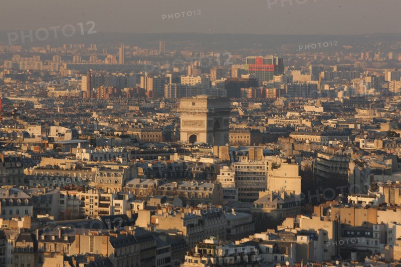 France, ile de france, paris 7e arrondissement, tour eiffel, vue depuis le 2e etage, vers le nord, arc de triomphe,