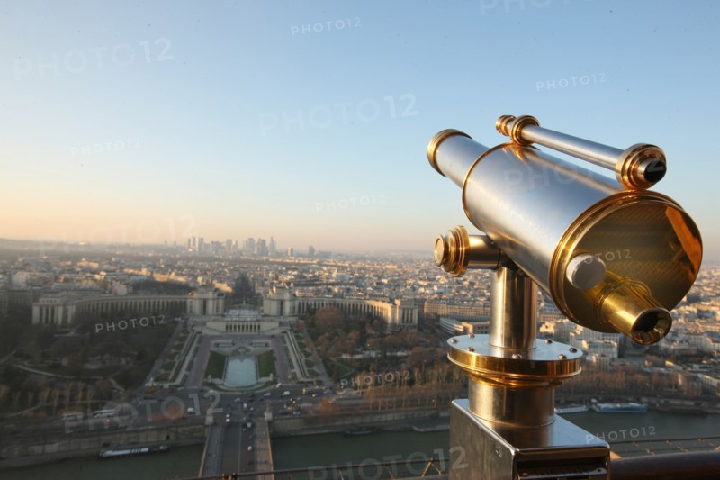 France, ile de france, paris 7e arrondissement, tour eiffel, vue depuis le 2e etage, vers la defense, trocadero, longue-vue,
