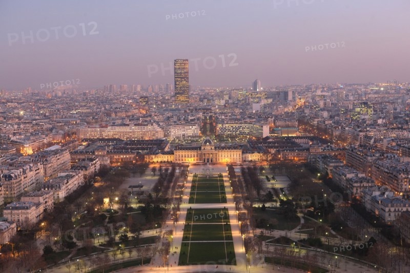 France, ile de france, paris 7e arrondissement, tour eiffel, vue depuis le 2e etage, champ de mars, tour montparnasse, nuit,