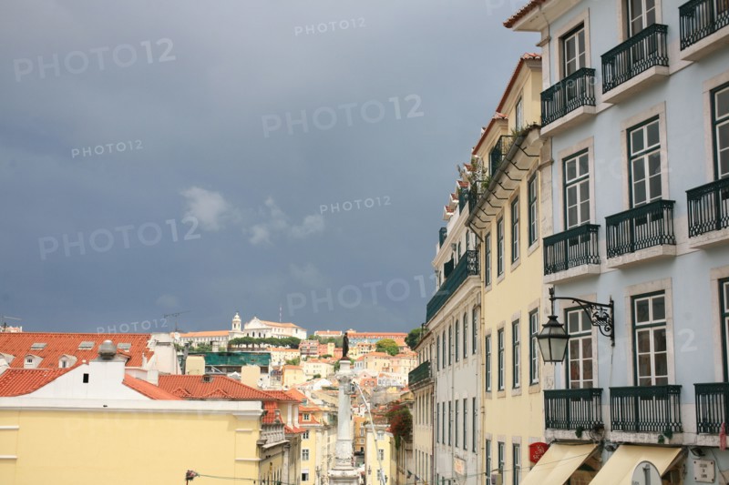 portugal, lisbonne, lisboa, signes de ville, bairro alto, vue d'ensemble, panorama, ciel d'orage, facades
Date : septembre 2011