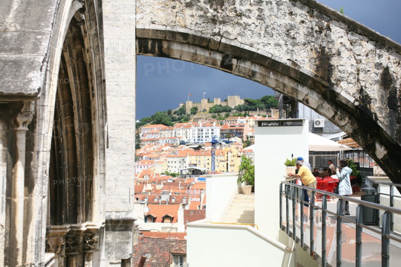 portugal, lisbonne, lisboa, signes de ville, bairro alto, vue d'ensemble, panorama, ciel d'orage, facades, vue sur la baixa en contrebas, elevador de santa justia
Date : septembre 2011