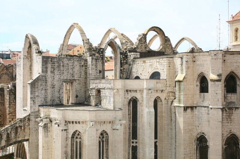 portugal, lisbonne, lisboa, signes de ville, bairro alto, vue d'ensemble, panorama, ciel d'orage, facades, vue sur la baixa en contrebas, elevador de santa justia
Date : septembre 2011