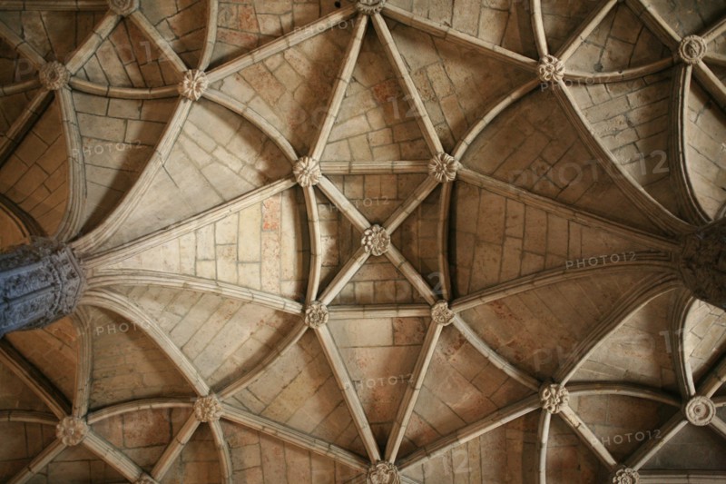 portugal, lisbonne, lisboa, signes de ville, belem, monastere des Hieronimytes, monasteiro dos jeronimos, interieur eglise, voutes, gisant
Date : septembre 2011