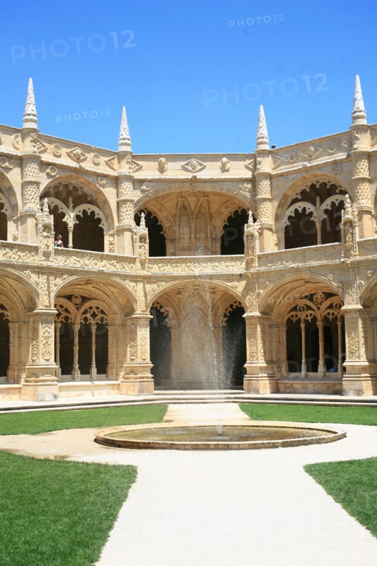 portugal, lisbonne, lisboa, signes de ville, belem, monastere des Hieronimytes, monasteiro dos jeronimos, couvent, cloitre, detail sculpture, statue, ornement
Date : septembre 2011