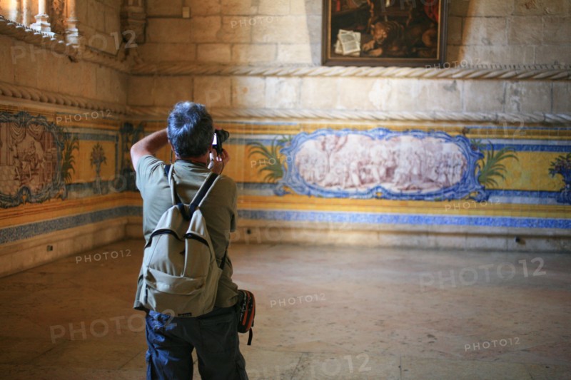 portugal, lisbonne, lisboa, signes de ville, belem, monastere des Hieronimytes, monasteiro dos jeronimos, couvent, cloitre, azulejos, detail sculpture, statue, ornement
Date : septembre 2011