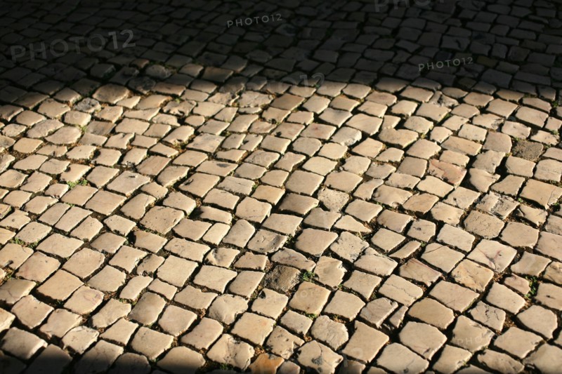 portugal, lisbonne, lisboa, signes de ville, alfama, quartier historique, detail sol, paves, rue, voirie
Date : septembre 2011