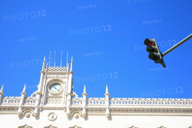 portugal, lisbonne, lisboa, signes de ville, rossio, praca don pedro, facade gare, voirie
Date : septembre 2011