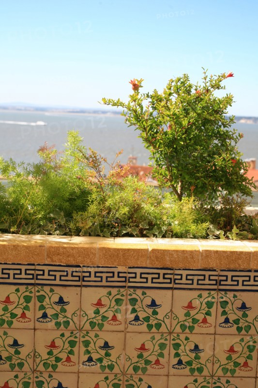 portugal, lisbonne, lisboa, signes de ville, alfama, azulejos musee d'archeologie, peinture murale, sieges, vestige, panorama
Date : septembre 2011