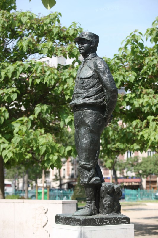 France, ile de france, paris, 13e arrondissement, place d'italie, marechal juin,
sculpteur Andre Greck 


Date : 2011-2012