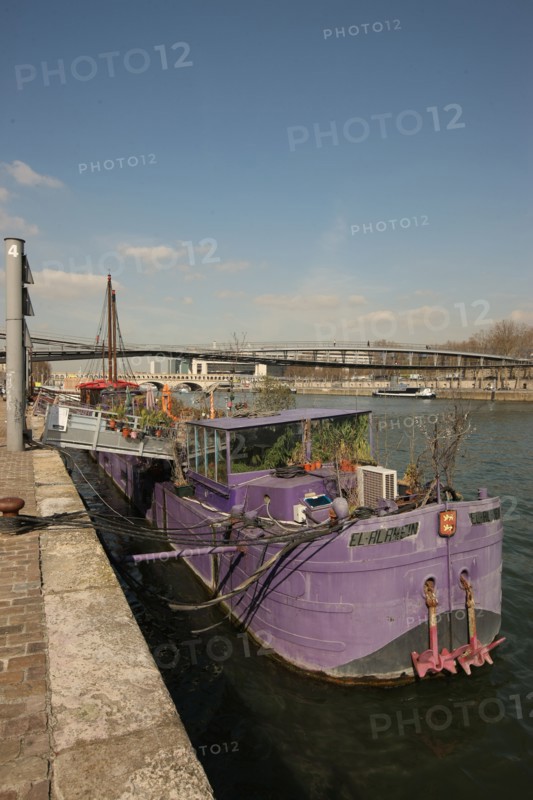 France, ile de france, paris 13e arrondissement, quai francois mauriac, peniche el alamein,


Date : 2011-2012