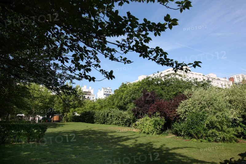 France, ile de france, paris 13e arrondissement, 22 Rue Pierre Gourdault, square heloise et abelard, jardin public,


Date : 2011-2012