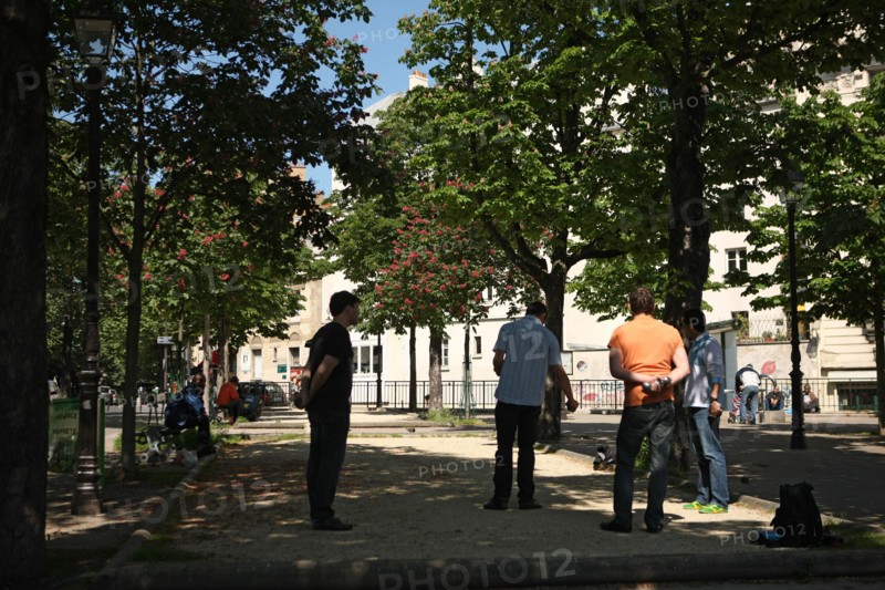 France, ile de france, paris 13e arrondissement,  rue de la butte aux cailles,  ambiance rue, street art, place paul verlaine, petanque,


Date : 2011-2012