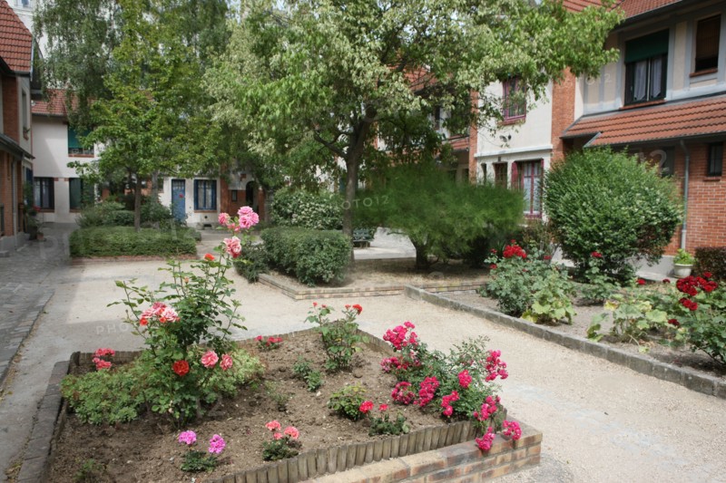 France, ile de france, paris, 13e arrondissement, rue daviel, la petite alsace, maisons individuelles avec jardin, la butte aux cailles,


Date : 2011-2012