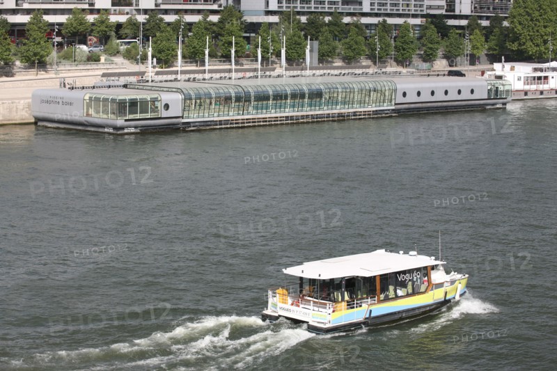 France, ile de france, paris, 13e arrondissement, seine, quai francois mauriac, piscine flottante josephine baker,


Date : 2011-2012