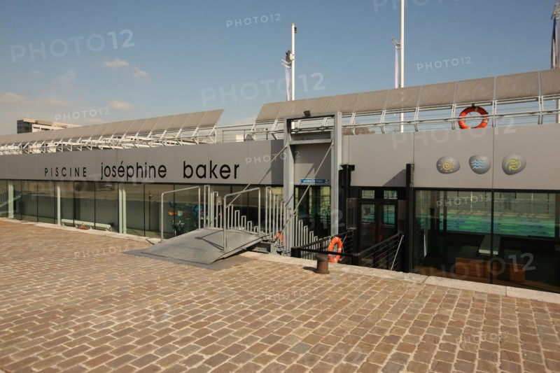 France, ile de france, paris 13e arrondissement, quai francois mauriac, piscine josephine baker,


Date : 2011-2012