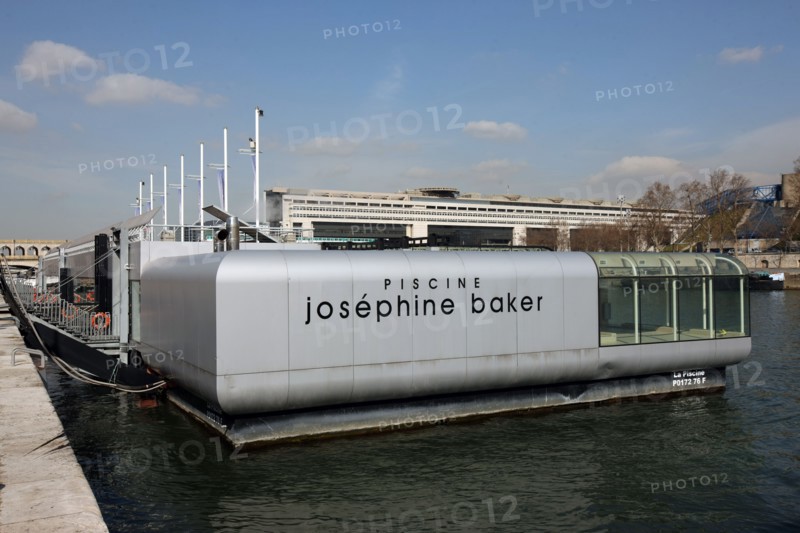 France, ile de france, paris 13e arrondissement, quai francois mauriac, piscine josephine baker,


Date : 2011-2012