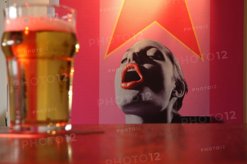 France, ile de france, paris 13e arrondissement, 16 rue de la butte aux cailles, bar le sputnik, rock, cocktails mojito, deco sovietique,


Date : 2011-2012