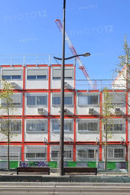 france, region ile de france, paris 13e arrondissement, paris rive gauche, avenue de france, quartier bnf francois mitterrand, travaux de batiment, couvertures des voies, algeco, chantier,


Date : 2011-2012