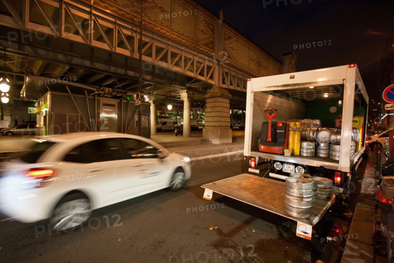 france, region ile de france, paris 13e arrondissement, quai de la Gare, de nuit,
dechargement de marchandises


Date : 2011-2012