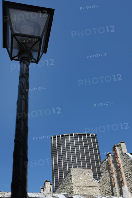 France, ile de france, paris, 14e arrondissement, tour montparnasse vue depuis la rue de la gaite, immeuble, gratte ciel,


Date : 2011-2012