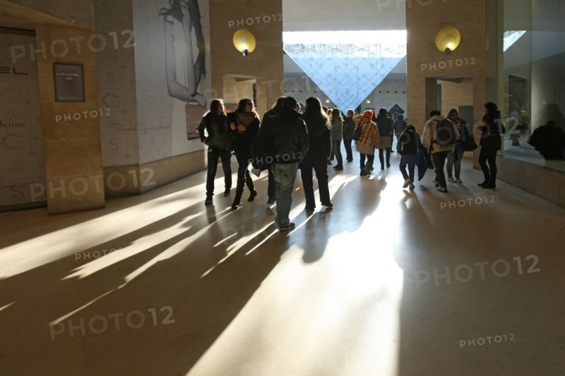 France, ile de france, paris 1er arrondissement, carrousel du louvre, galeries sous le grand louvre, boutiques, muraille, vestiges, pyramide inversee, ombres visieurs,