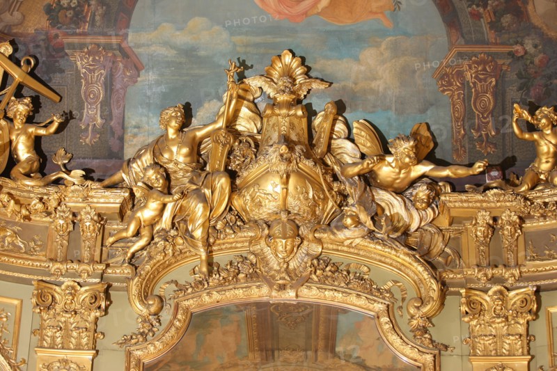 France, ile de france, paris 1er arrondissement, 39 rue croix des petits champs, banque de france hotel de toulouse dit aussi hotel de la vrilliere, galerie doree, galerie d'apparat, gouverneur, institution, boiseries au dessus du miroir,