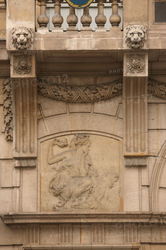 France, ile de france, paris 1er arrondissement, facade du 39 rue croix des petits champs, banque de france, hotel de toulouse dit aussi de la vrilliere, detail bas relief,