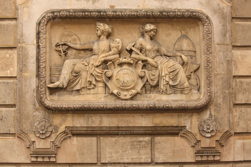 France, ile de france, paris 1er arrondissement, rue la vrilliere, banque de france, hotel de toulouse dit aussi de la vrilliere, portail sur rue, detail bas relief, sculpture,