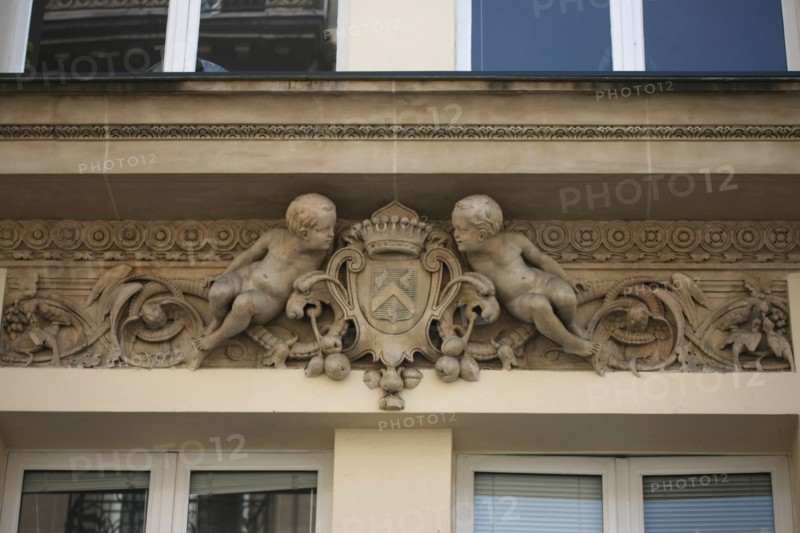 France, ile de france, paris 9e arrondissement, 9 rue victor masse, facade d'immeuble, detail,