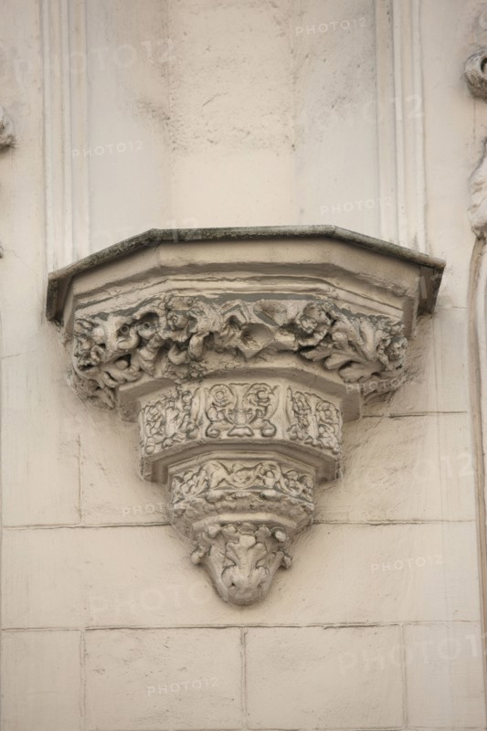 France, ile de france, paris 9e arrondissement, 9 rue de navarin, maison neo gothique, decor decoration de facade,